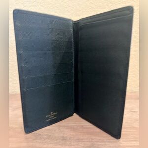 Louis Vuitton Taiga Long Wallet / Passport Holder – Emerald Green